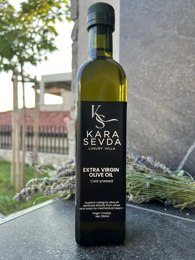 Kara Sevda extra virgin olive oil with lavender on the terrace